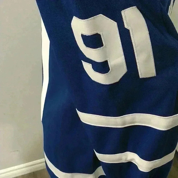 John Tavares  jersey - Picture 3 of 7